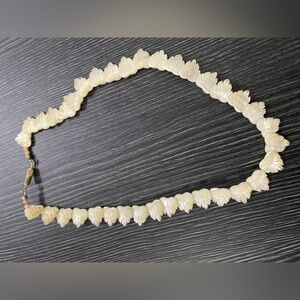 Carved Leaf Mother of Pearl Necklace - Iridescent Cream